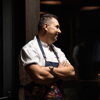 Co by to bylo za gastrofestival, kdyby neměl svou vlastní gastrostage?👀 Ta nebude 19.9. na Náměstí Míru ve 📍Veselí nad Moravou samozřejmě chybět! 😉
A jaký program nás tam bude čekat?⬇️⬇️ 
10:00 Vaření pro děti - Workshop studentů ISŠ @lipovka_hodonin 🤩
13:00 Kuchařská exhibice Integrovaná střední škola Hodonín 
14:00 Albert Hauptmann 
15:00 Tomáš Hauser - Kuchařská exhibice @galeriemlynzeraviny 👨🏻‍🍳
16:00 Miroslav Husák
17:00 Krzysztof Gawlik, Tomasz Nowak a Dawid Domin - kuchařská exhibice polské kuchyně 🇵🇱
18:00 Marek Miklíček a Václav Slavík - kuchařská exhibice UNIS-JAKOS 
Tak co, na kterou kuchařskou show vyrazíte mrknout vy? 🫵🏻
#festivalplnychuti #fpch2026 #foodfest #veselinadmoravou